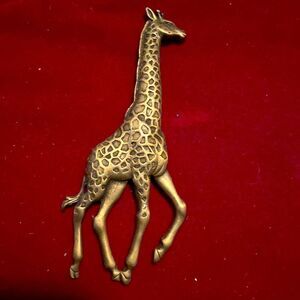 Large Metal Giraffe Brooch